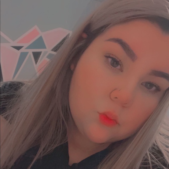 Meet your Posher, Kimberly - Picture 1 of 1